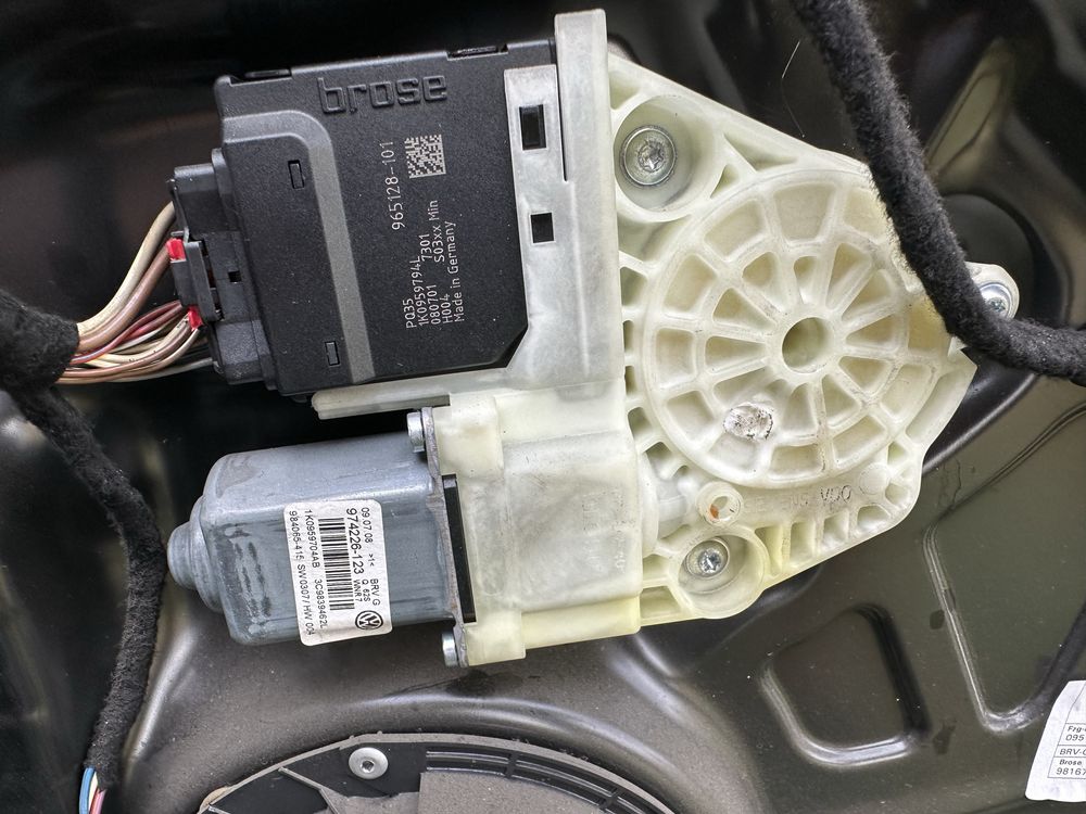 Моторче модул VW Passat b6 b7 задна врата пасат б6 б7