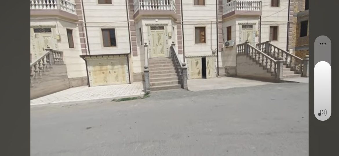 300 кв.м ховли жой сотилади