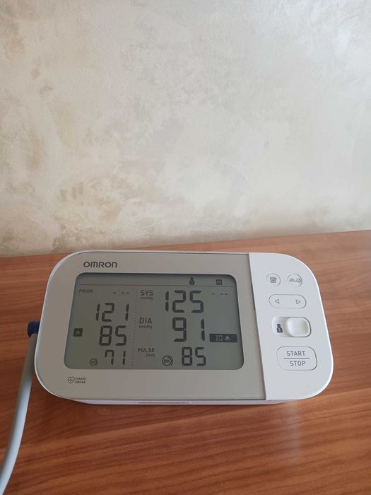 Tensiometru OMRON X7 Smart, profesional