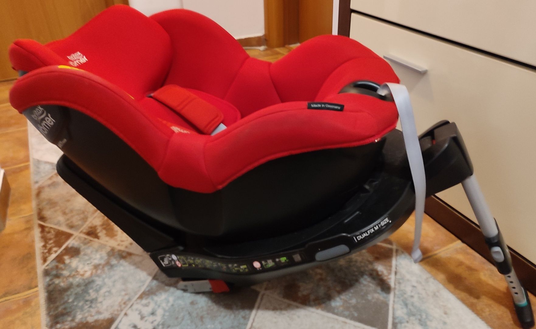 Scaun auto ISOFIX i-Size Britax Romer DUALFIX M, 61 - 105 cm, rosu