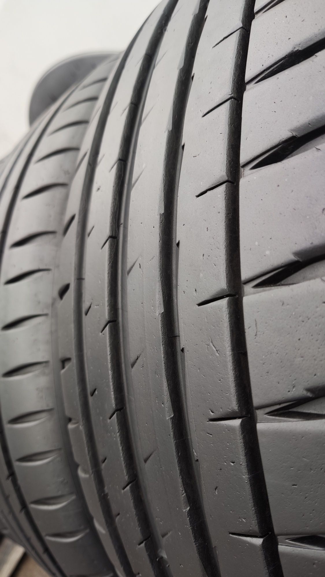 4бр. летни гуми 225/45/19 Michelin Pilot Sport 4
dot23
7.6mm грайфер