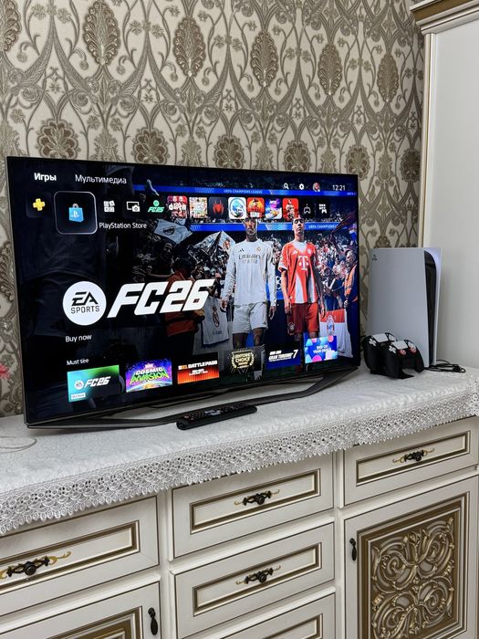 PlayStation 5 с дисководом + 2 геймпада + 4 игры