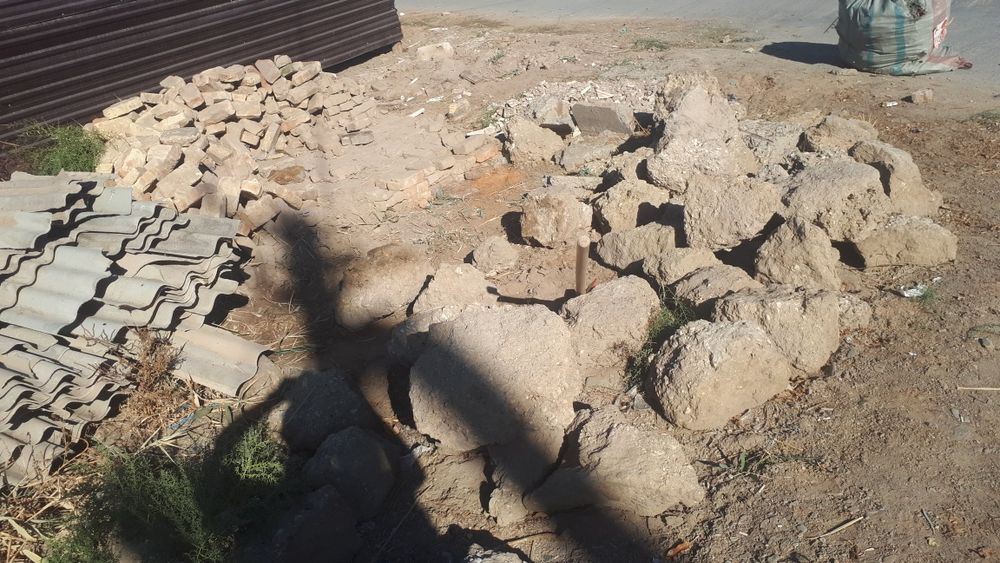 Сары тас шыккан тас гербиш хам шыккан шиферлер бар.