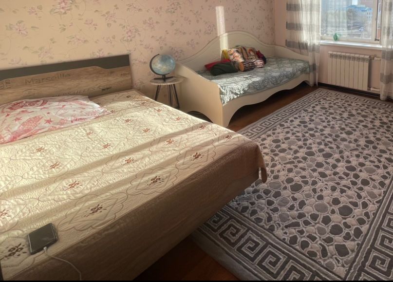 Продаю кровати: детскую, подростковую и двуспальную.