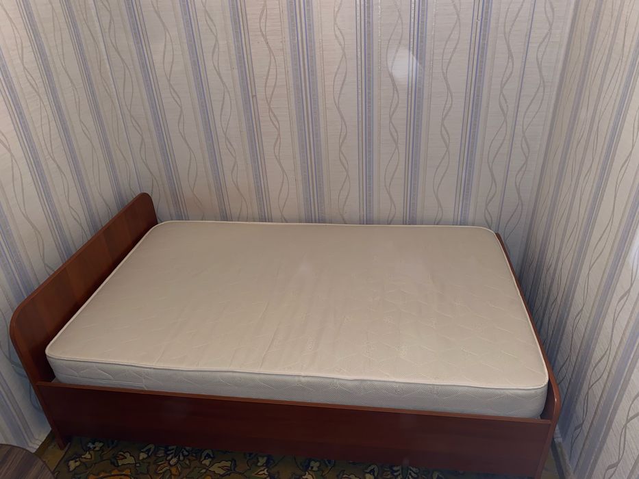 Продам кровать полуторка в хорошем состояние