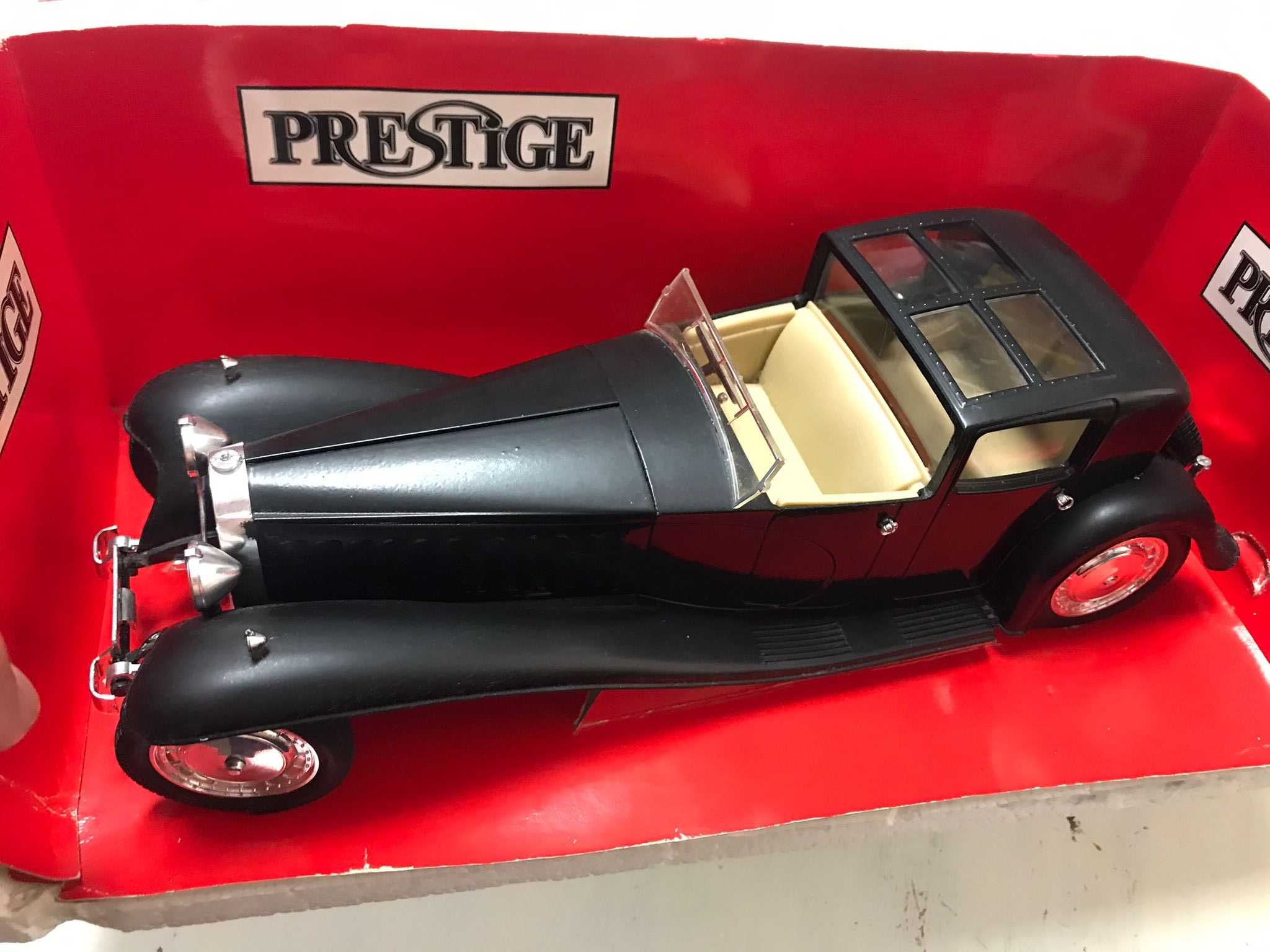 Macheta auto rara Bugatti Royale Solido Prestige scara 1/21