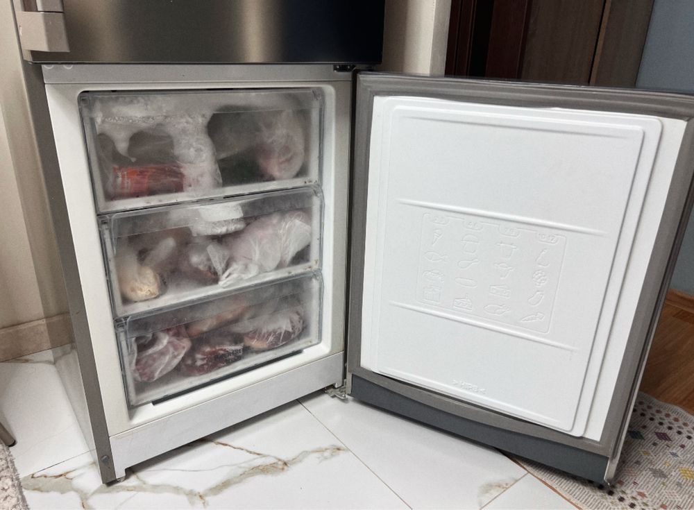 Холодильник HotPoint Ariston в отличном состоянии