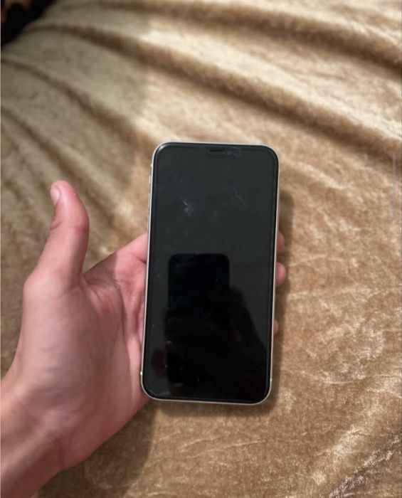 Vand iphone 11 ca nou