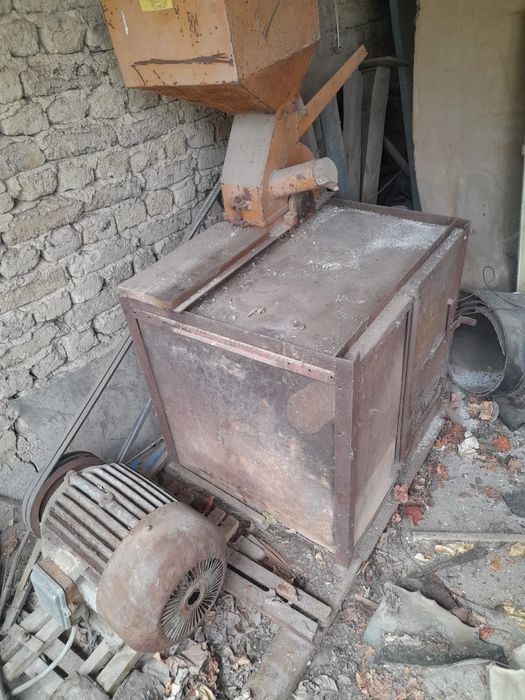 Продавам фуражомелачка