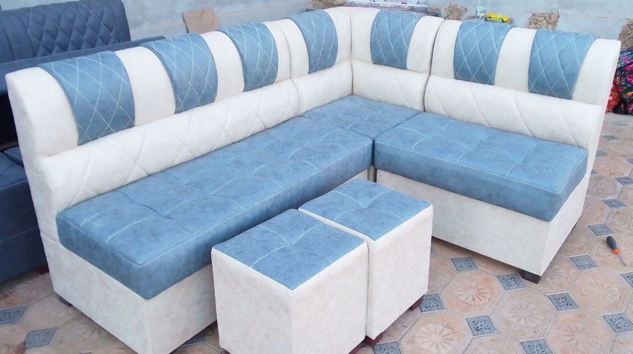 Ugolog kuxni mebel
