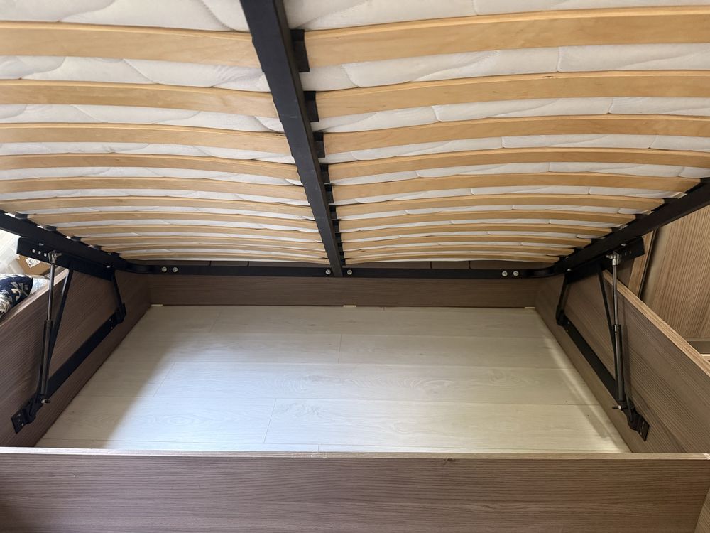Продаю двуспальную кровать 1600×2000 мм