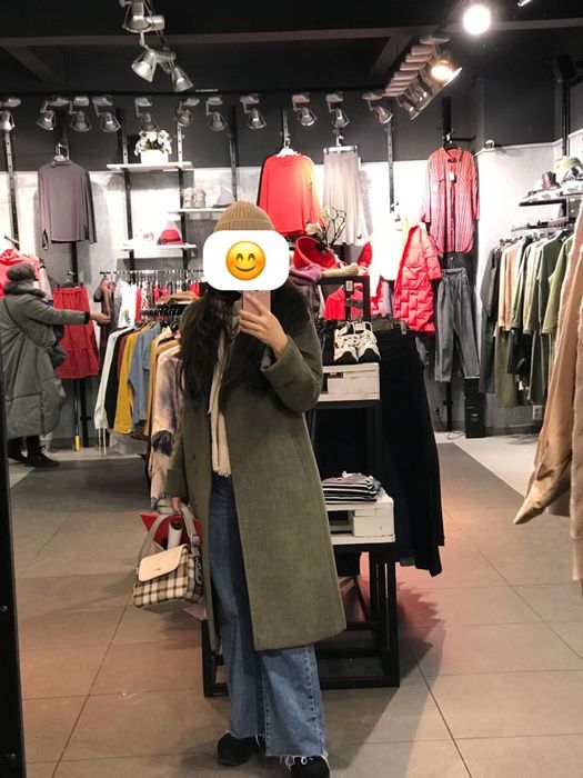 Продам пальто от фирмы Loreta ( воротник норка) в отличном состоянии