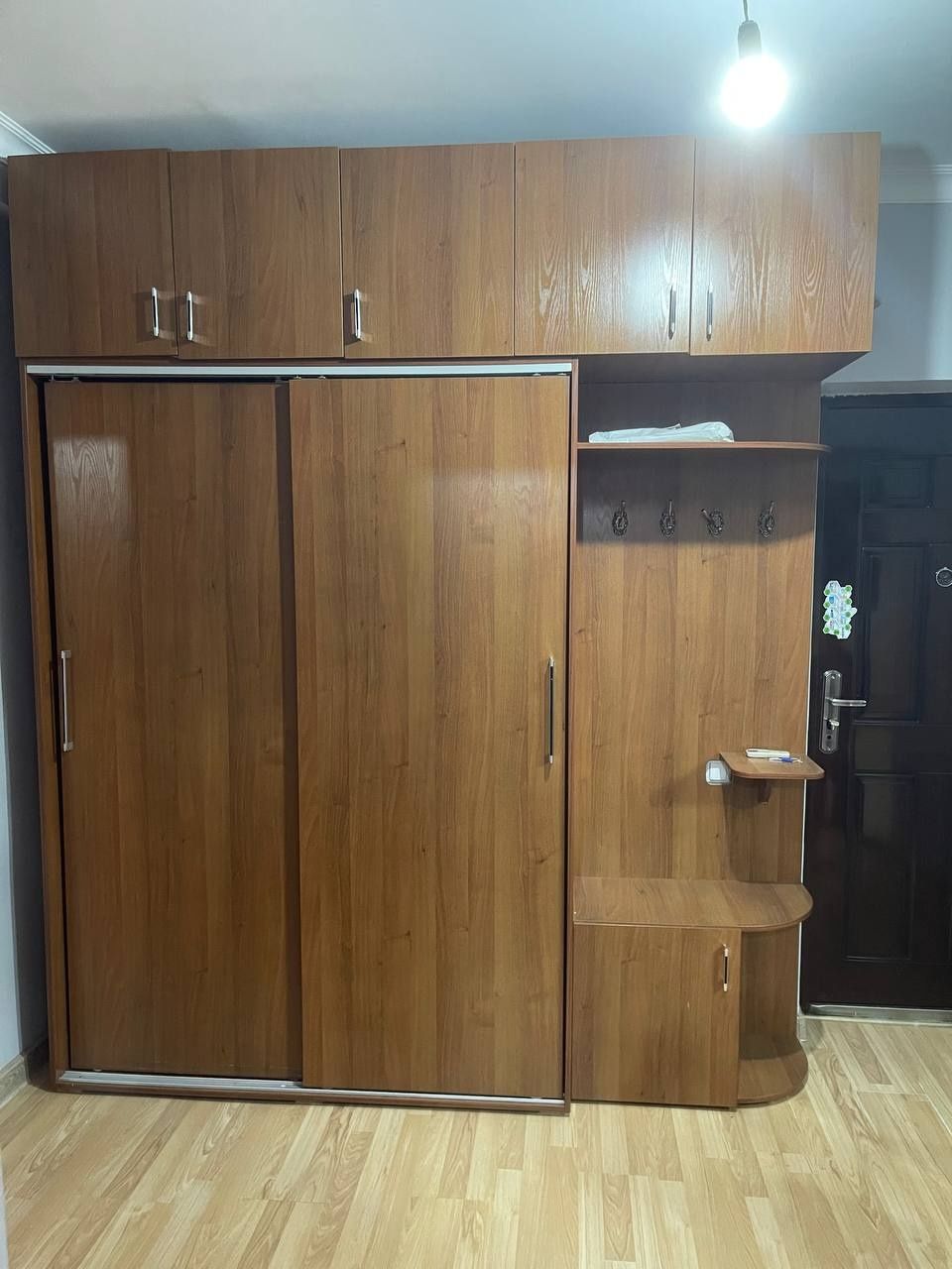 Ошхона мебель, кондиционер, 2 та шкаф и хонтаха. Холати яхши