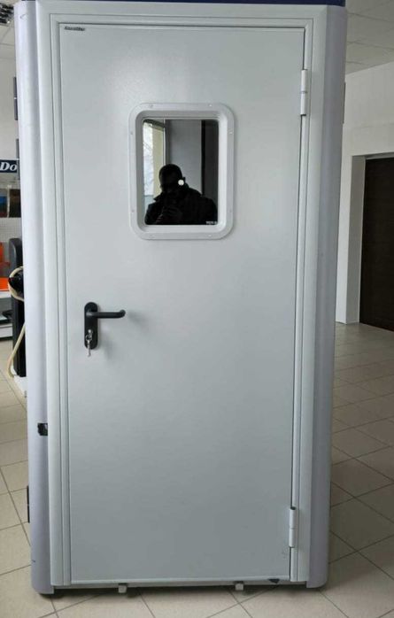 Техническая  или противопожарная дверь