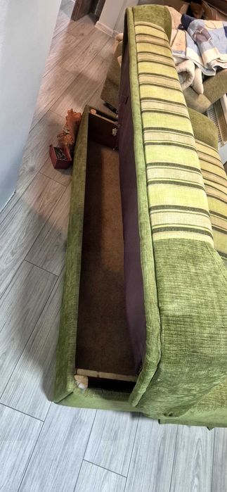 Продавам диван със скрин