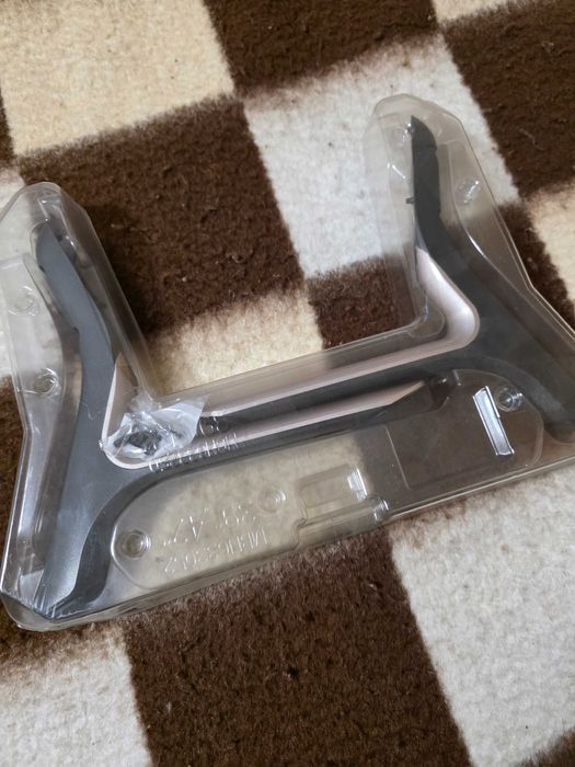 Телевизор LG 43 инча + стойка