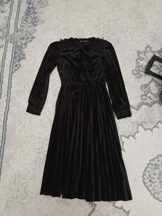 Вечерние платья с украшениями