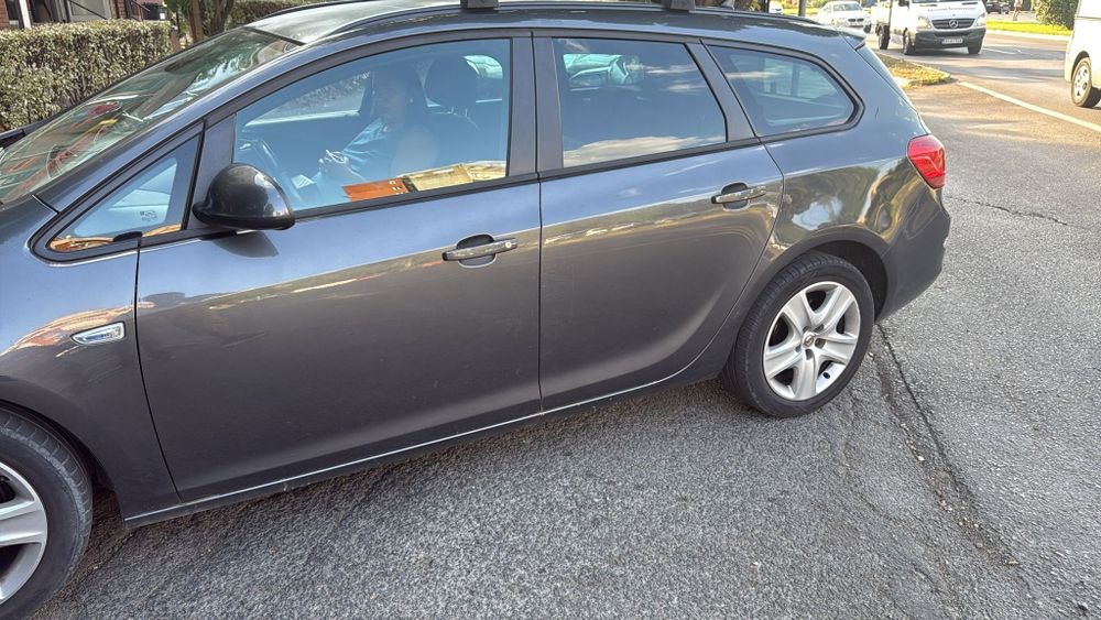 Urgent! Opel Astra J Kombi