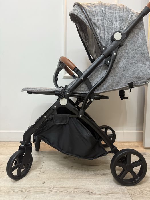 Продаю прогулочную коляску Skillmax