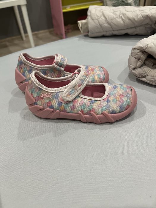 Дрехи и обувки за момиче