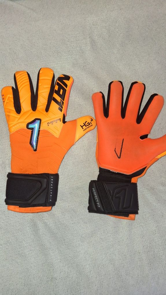 RINAT вратарски ръкавици