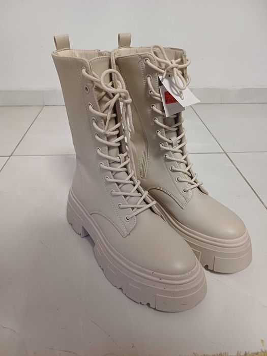 Нови боти нито не са обути нито веднъж с етикет