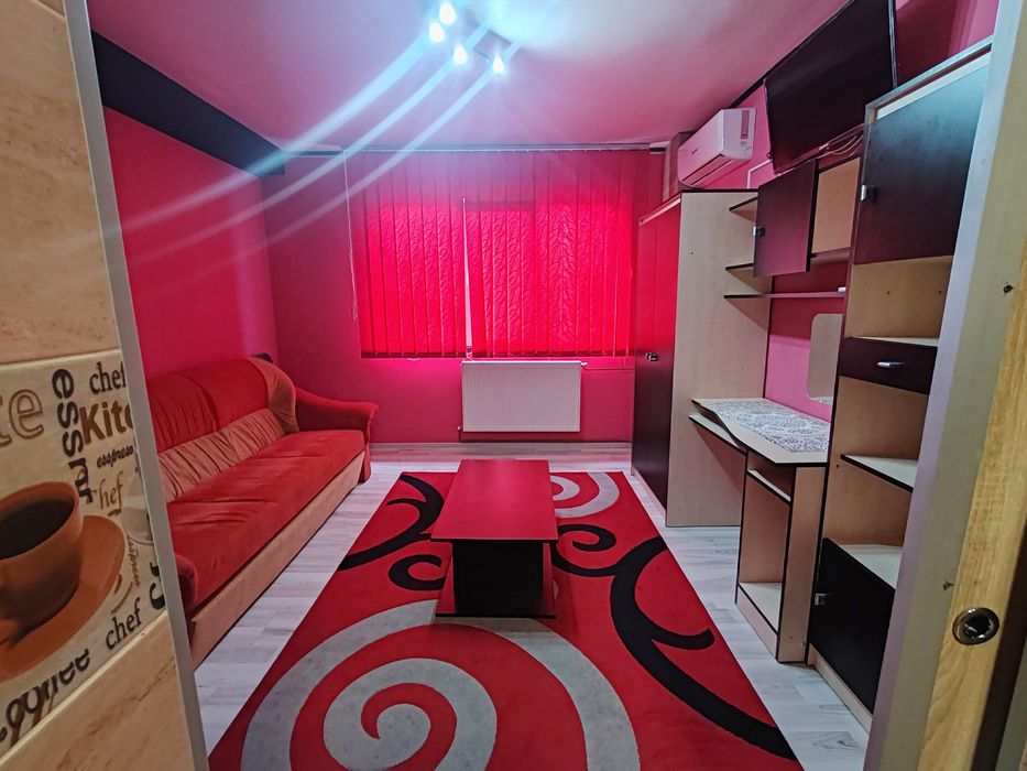 Închiriez garsonieră