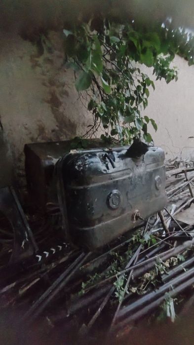 Zil 130 oʻng taraf eshik, bak 200 tali,radiator defuzoʻri,kamaz bak