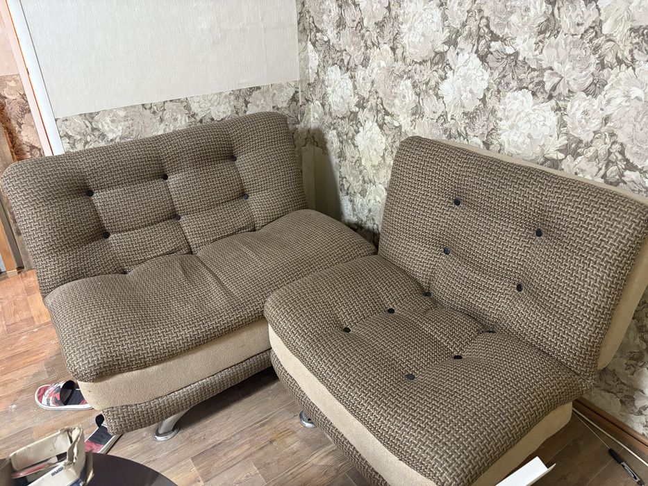 Продам диван и кресло. Состояние хорошее.Цена 40000.