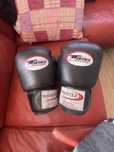 Manusi box  twins apecial  16 oz