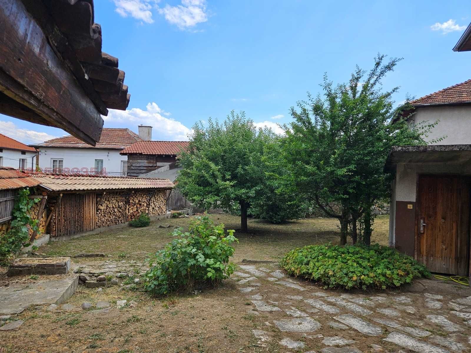 Собственик продава къща в село Горно Драглище