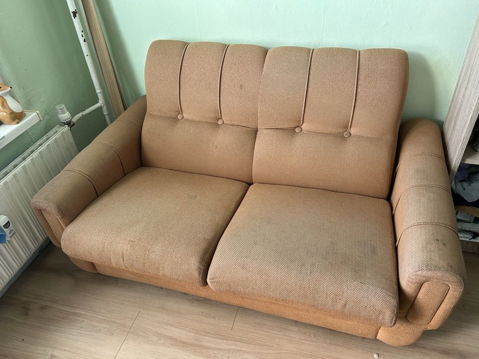 Подарявам бежов диван