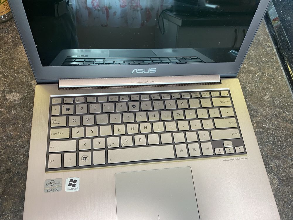 Продавам Лаптоп Asus Zenbook UX31E