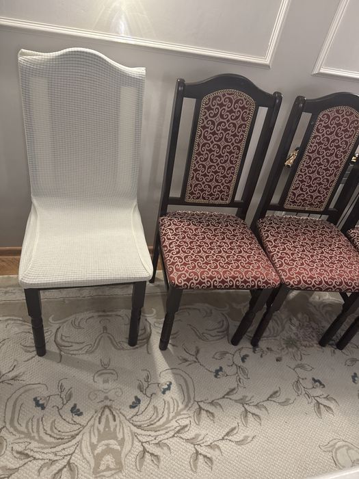 Гостинный стол и стулья