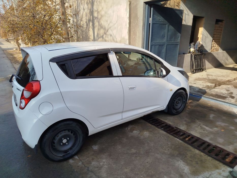 Spark 2010 yili 3 poz