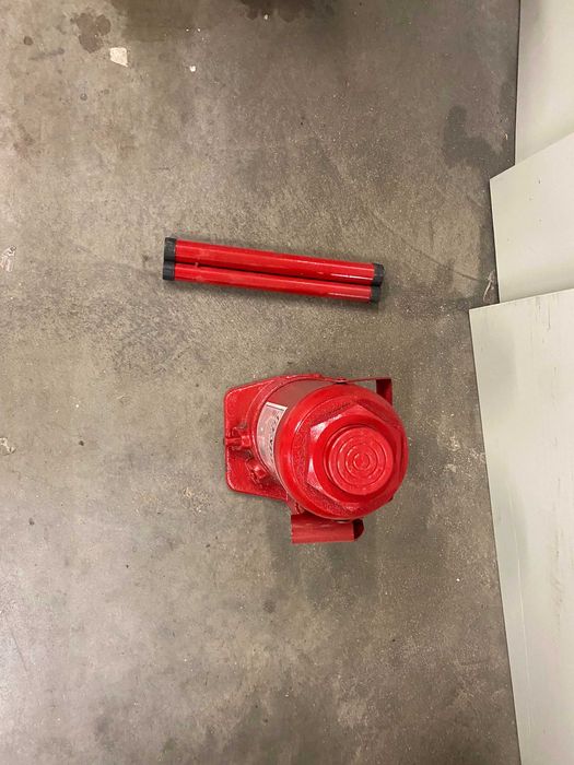 300110	Крик хидравличен тип “бутилка” 32t RD-HB32