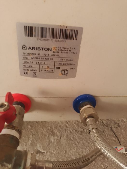 Boiler electric Ariston de 30 litri , in stare bună de funcționare.