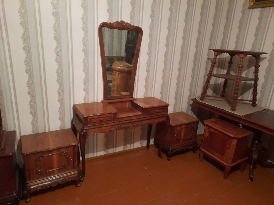 Продаются румынский прикроватные тумбы