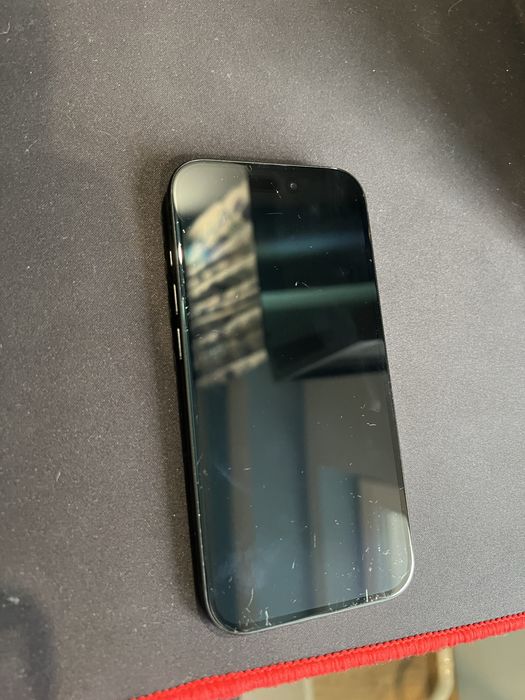 Продавам Заключен Iphone 15 256gb