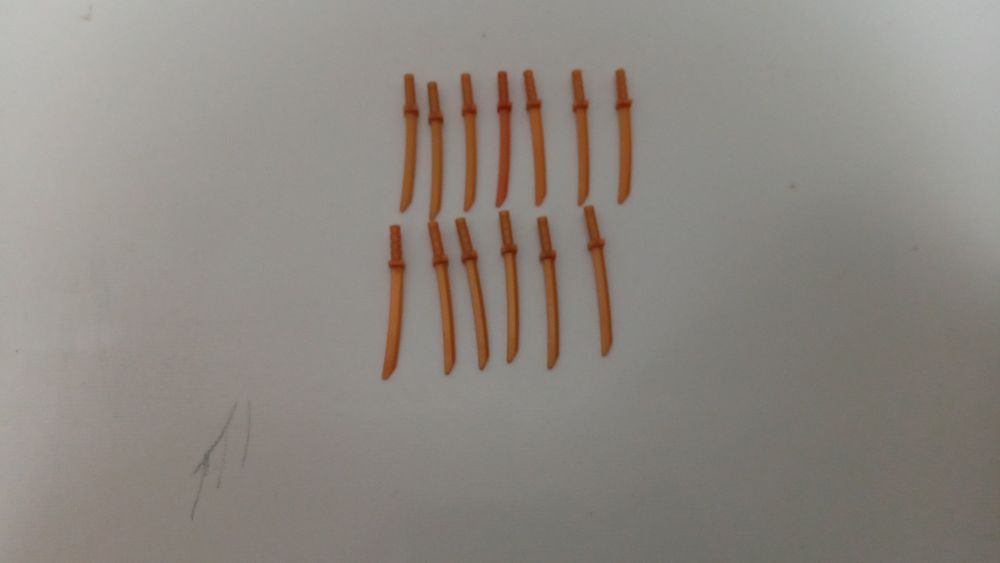 16 katane de aur si 12 katane de argint