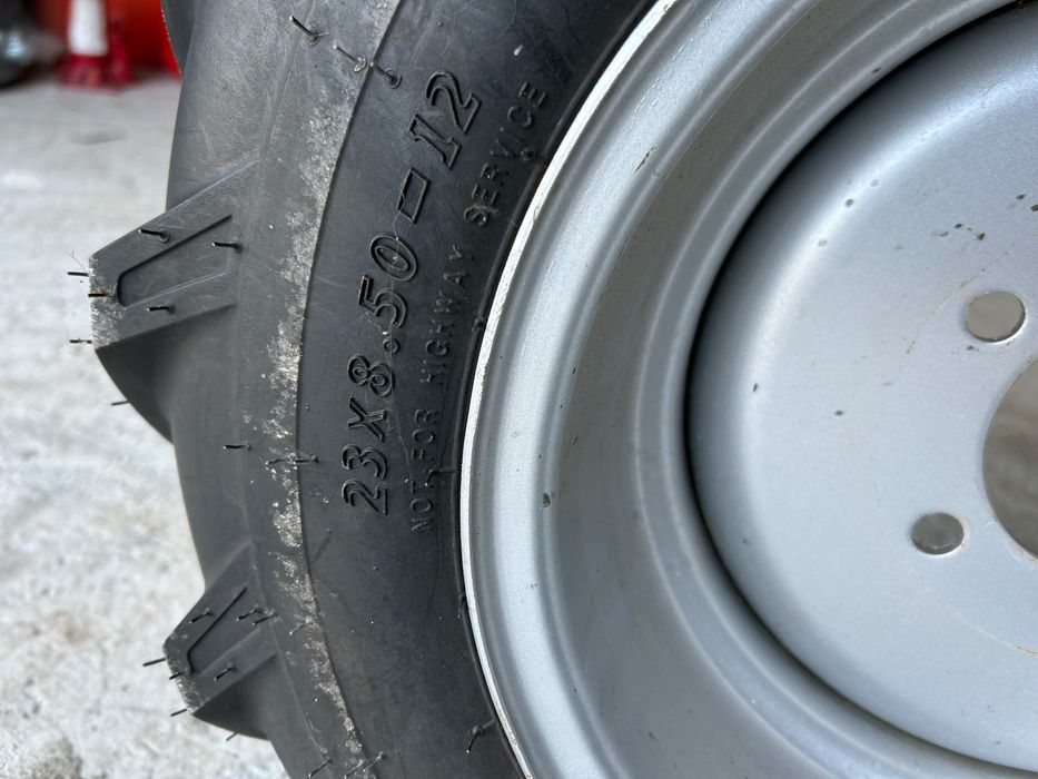 Roata 280/70R18 și 23x8.50-12 roti