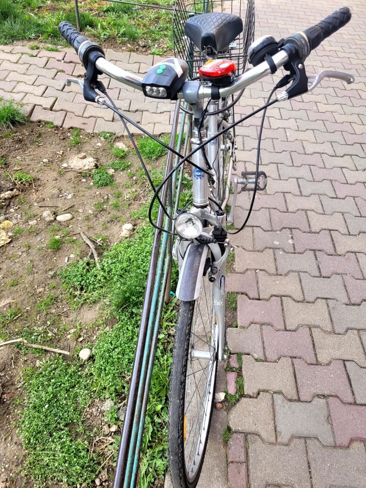 Bicicleta- folosită putin ( cauciucuri noi)