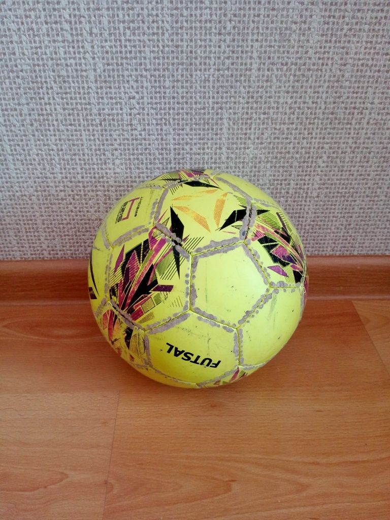 Мяч футбольный размера 4