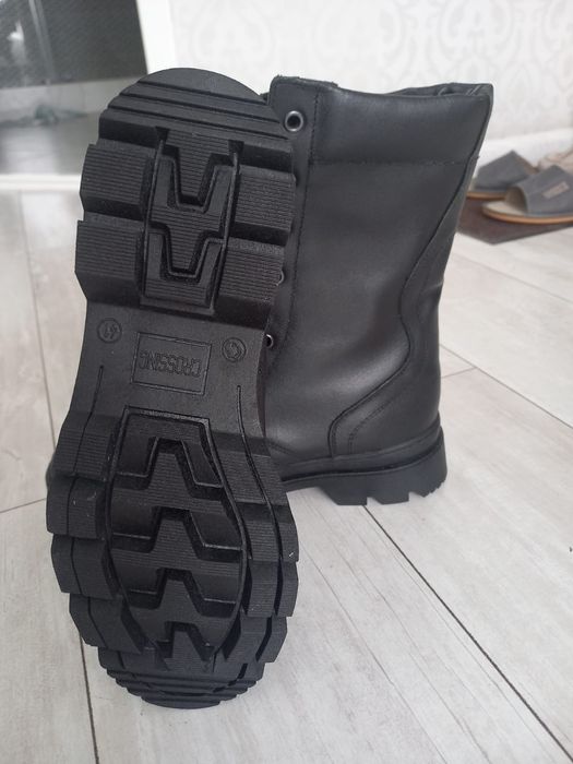 Продам берцы новые зимние