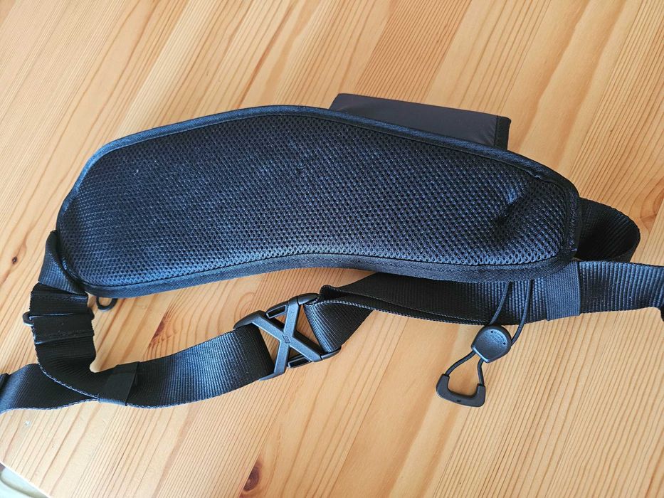 Чанта/ колан на Adidas с отделение за вода