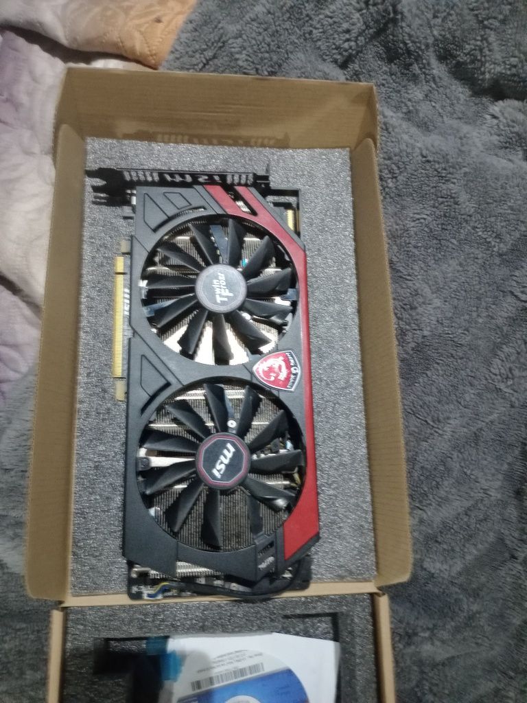 MSI R9 290 4GB :)