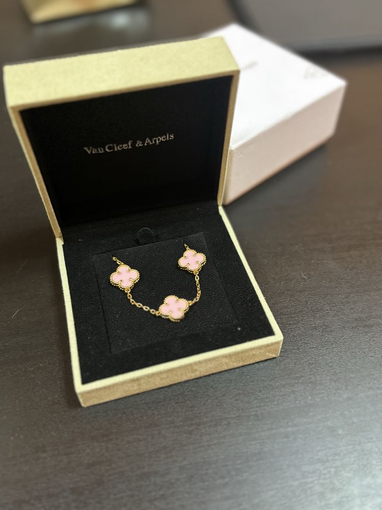 Луксозна гривна Van Cleef & Arpels-Alhambra, розов опал