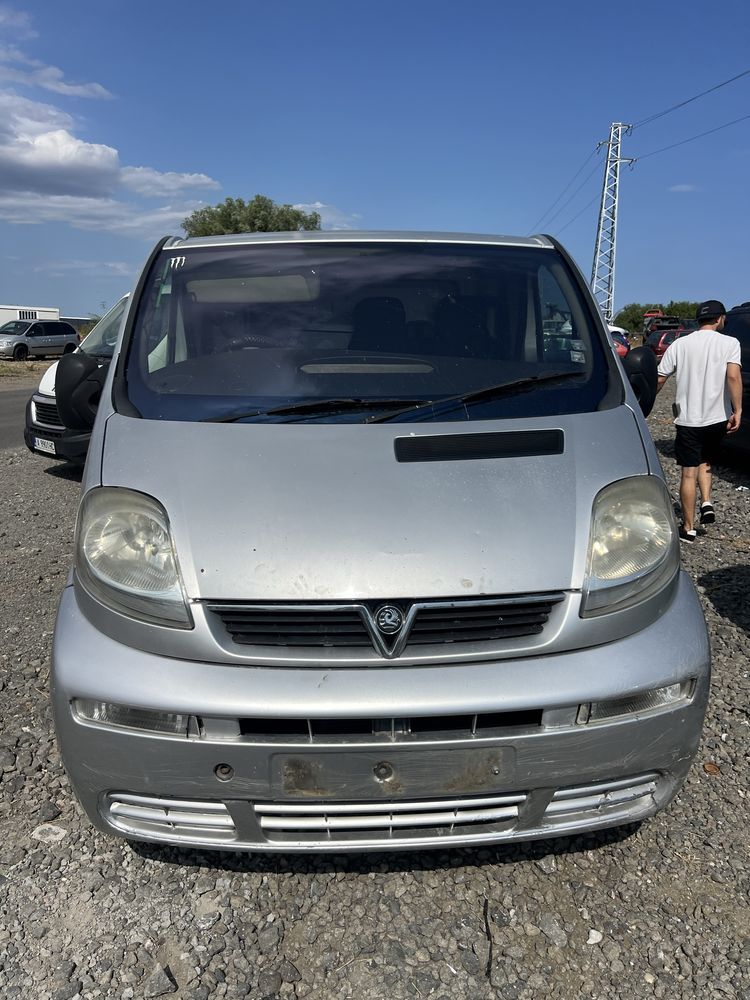 Opel Vivaro  2.5dci 2006г НА ЧАСТИ