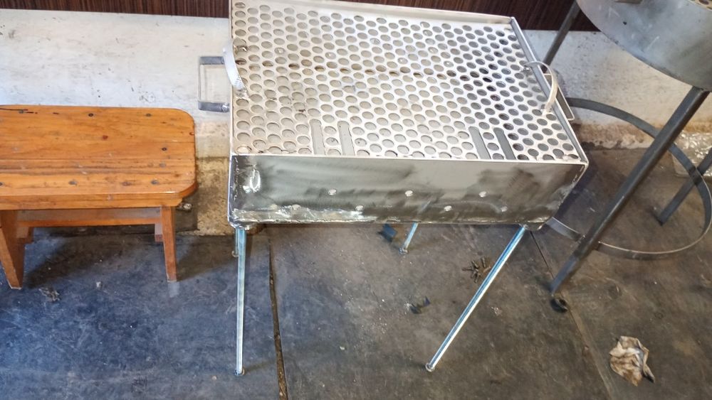 Vând grătare de inox