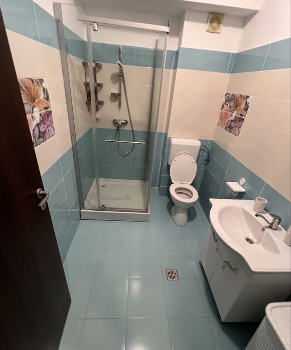 cameră de închiriat într-un apartament modern de 3 camere Prl Ghencea
